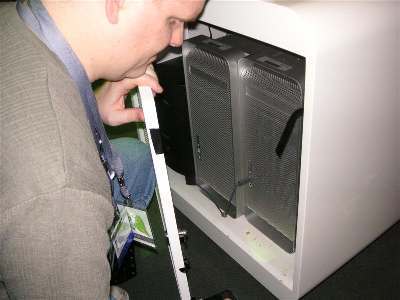 File:E3-2005-kiosk2.jpg